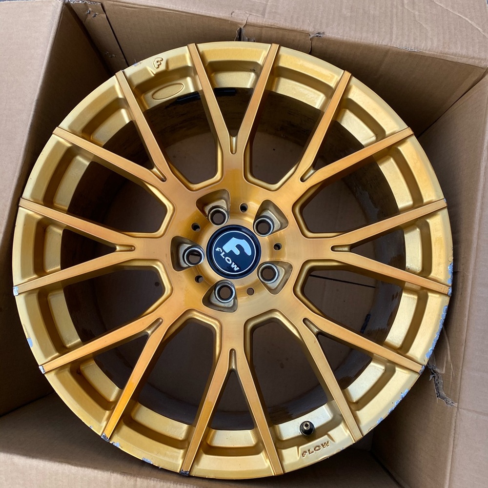 I’m selling it for 1,300, I needoff my hands ASAP
